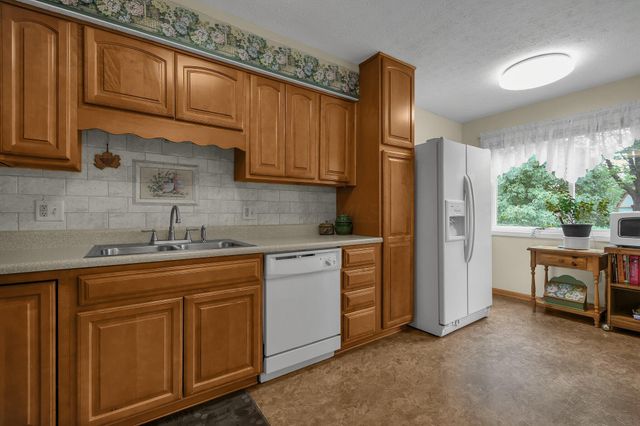9747 Shalemar Drive, Pickerington, OH 43147