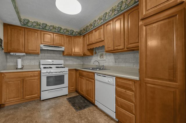 9747 Shalemar Drive, Pickerington, OH 43147