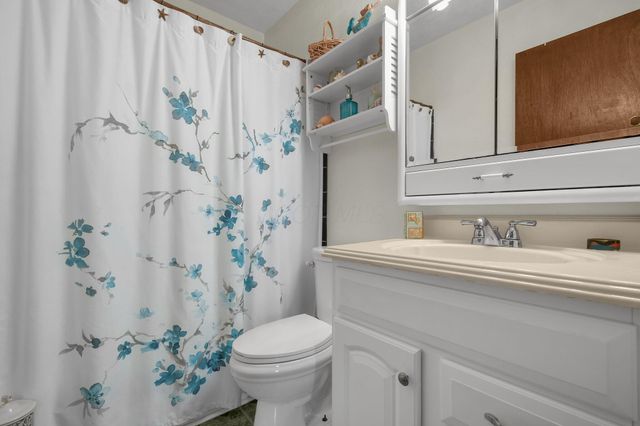 9747 Shalemar Drive, Pickerington, OH 43147