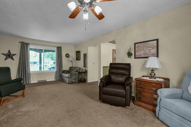 9747 Shalemar Drive, Pickerington, OH 43147