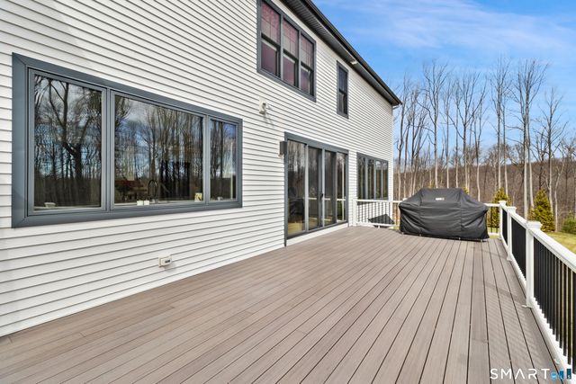 8 Holly Lane, Newtown, CT 06482