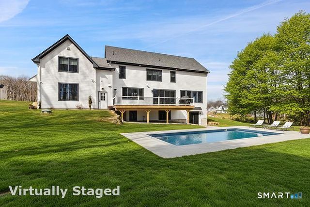 8 Holly Lane, Newtown, CT 06482