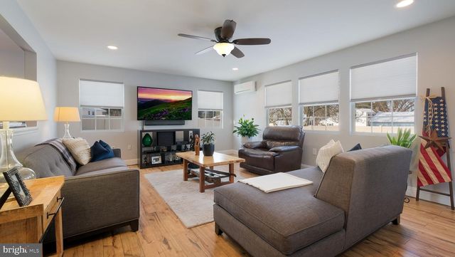 1831 BUNKERHILL RD, Southampton, PA 18966