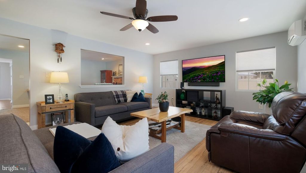 Image 11 of property listing at 1831 BUNKERHILL RD, Southampton, PA 18966