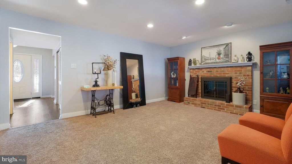 Image 8 of property listing at 1831 BUNKERHILL RD, Southampton, PA 18966