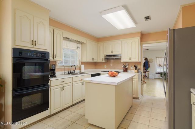 2306 Clayton Place, Hattiesburg, MS 39402