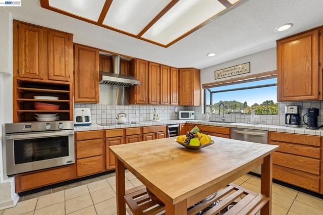 301 Joan Vista St, El Sobrante, CA 94803