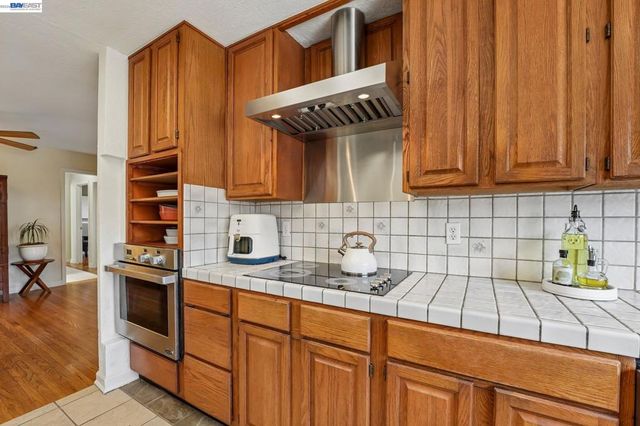 301 Joan Vista St, El Sobrante, CA 94803