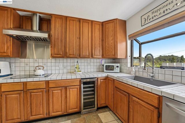 301 Joan Vista St, El Sobrante, CA 94803