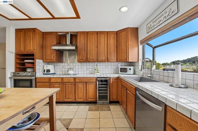 301 Joan Vista St, El Sobrante, CA 94803