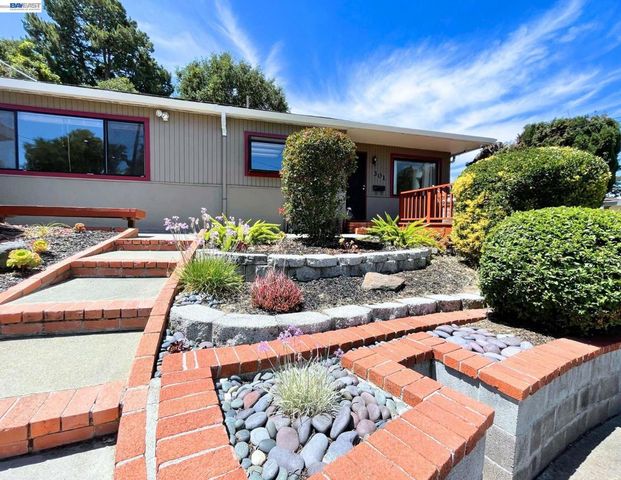 301 Joan Vista St, El Sobrante, CA 94803