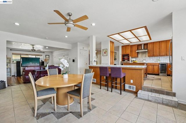 301 Joan Vista St, El Sobrante, CA 94803