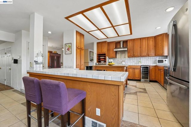 301 Joan Vista St, El Sobrante, CA 94803