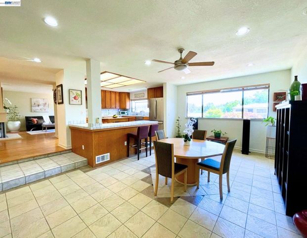 301 Joan Vista St, El Sobrante, CA 94803