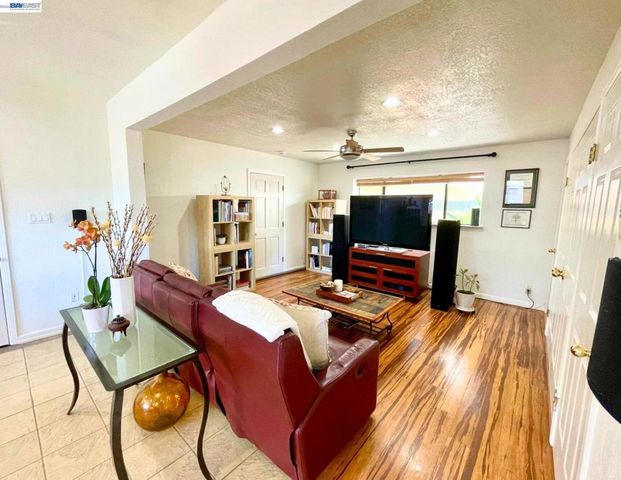 301 Joan Vista St, El Sobrante, CA 94803