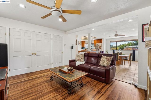 301 Joan Vista St, El Sobrante, CA 94803