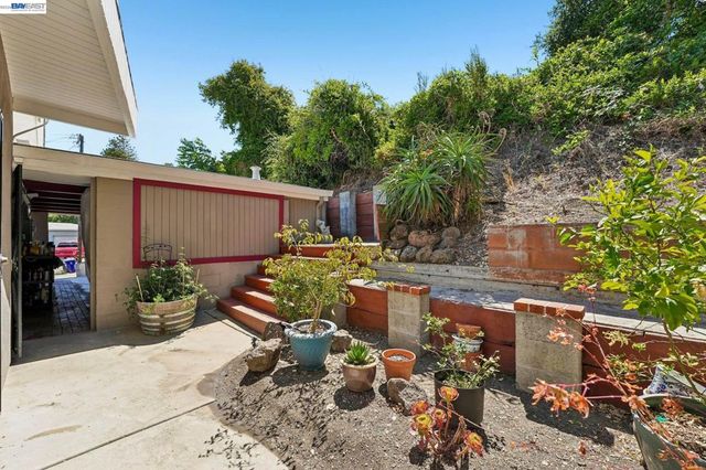 301 Joan Vista St, El Sobrante, CA 94803
