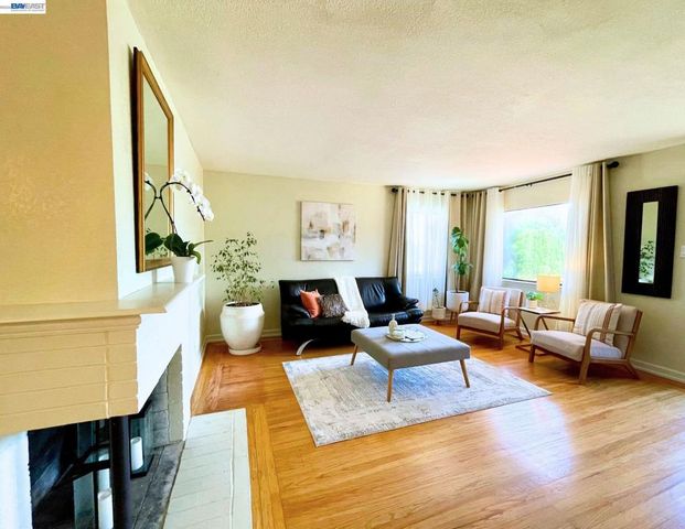 301 Joan Vista St, El Sobrante, CA 94803