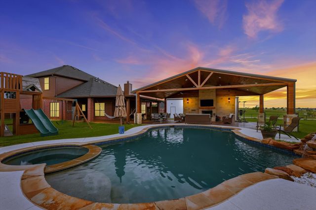 430 Ridgecrest Place, Sanger, TX 76266