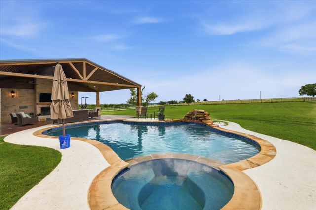 430 Ridgecrest Place, Sanger, TX 76266