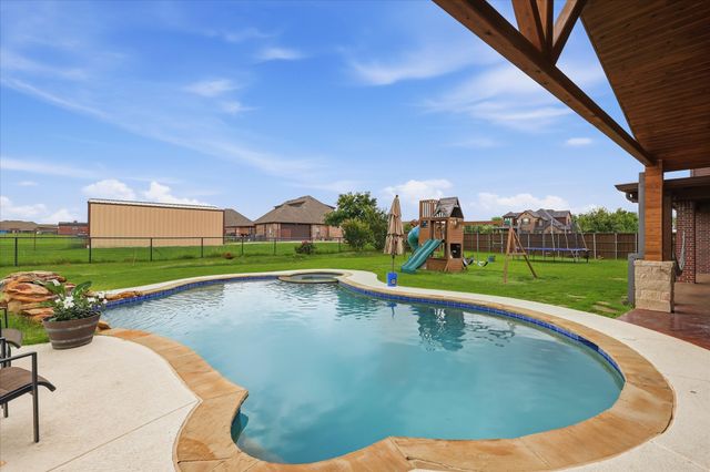 430 Ridgecrest Place, Sanger, TX 76266