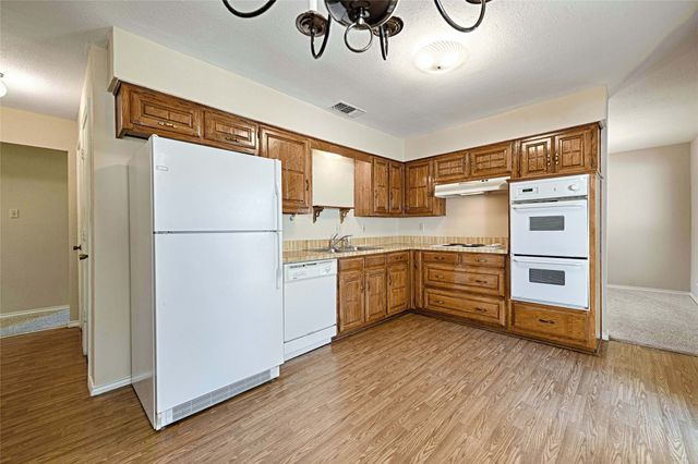 2006 E Collins Boulevard, Richardson, TX 75081