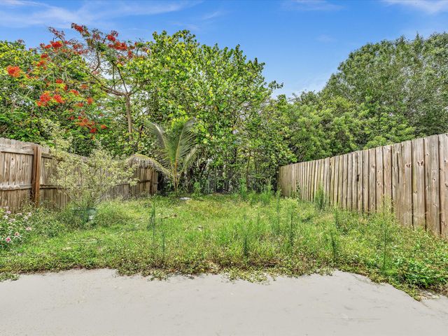 264 Sunshine Drive, Coconut Creek, FL 33066