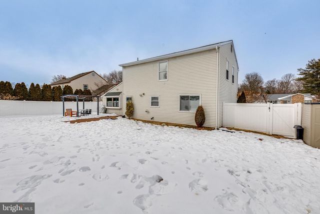 45 STRATFORD LN, Mount Laurel, NJ 08054