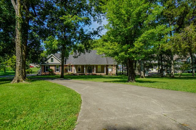 242 Lake Terrace Dr, Hendersonville, TN 37075