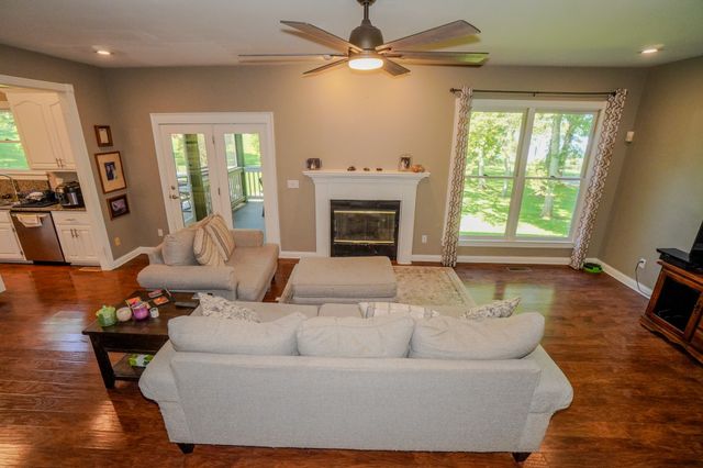242 Lake Terrace Dr, Hendersonville, TN 37075