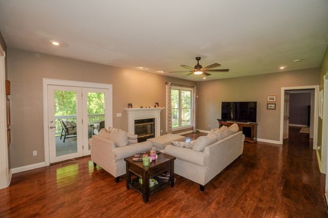242 Lake Terrace Dr, Hendersonville, TN 37075