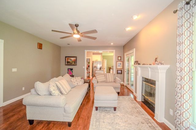 242 Lake Terrace Dr, Hendersonville, TN 37075