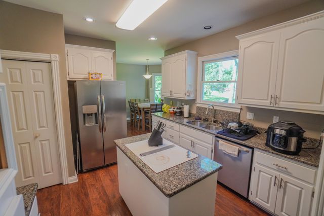242 Lake Terrace Dr, Hendersonville, TN 37075