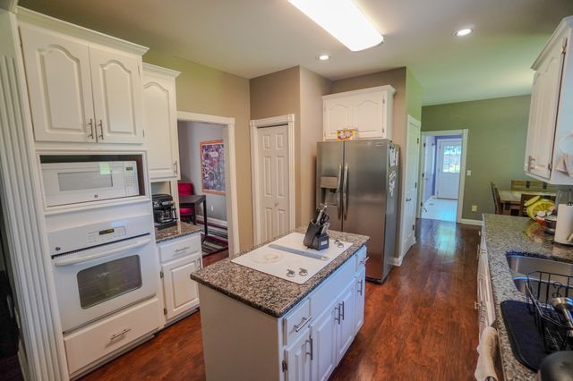 242 Lake Terrace Dr, Hendersonville, TN 37075
