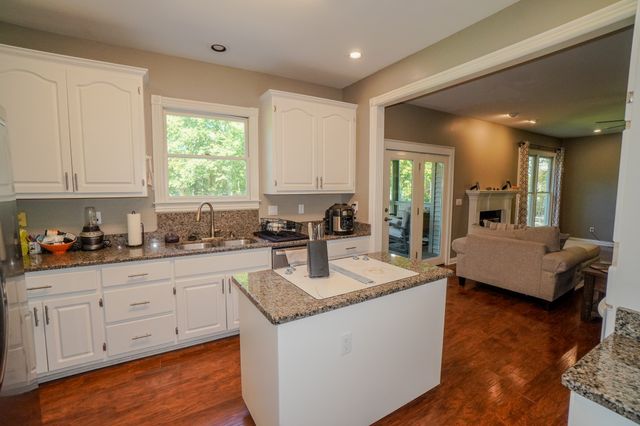 242 Lake Terrace Dr, Hendersonville, TN 37075