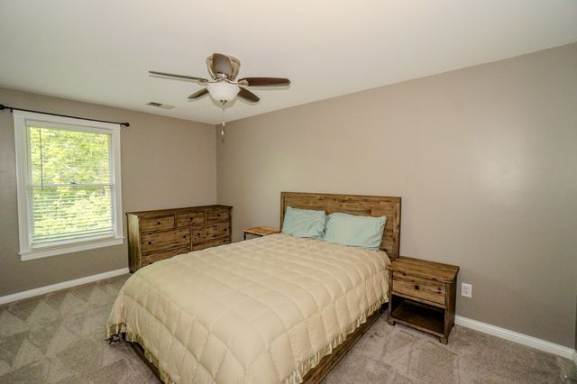 242 Lake Terrace Dr, Hendersonville, TN 37075