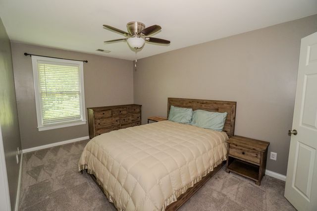 242 Lake Terrace Dr, Hendersonville, TN 37075