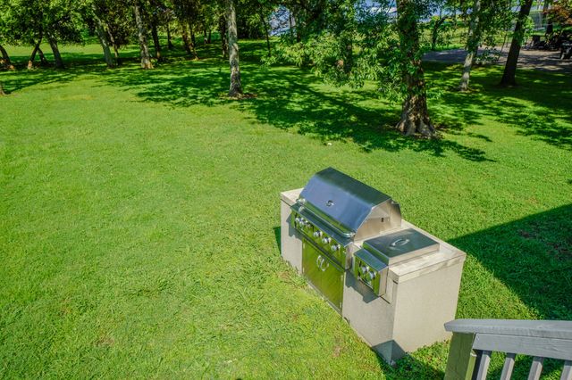 242 Lake Terrace Dr, Hendersonville, TN 37075