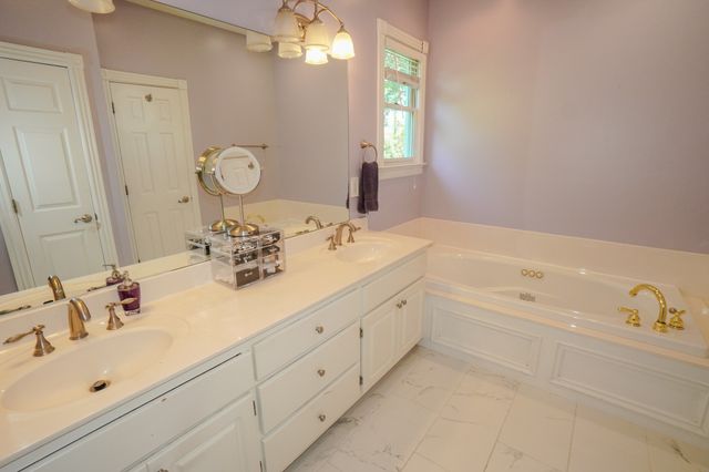 242 Lake Terrace Dr, Hendersonville, TN 37075
