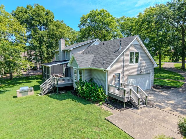242 Lake Terrace Dr, Hendersonville, TN 37075