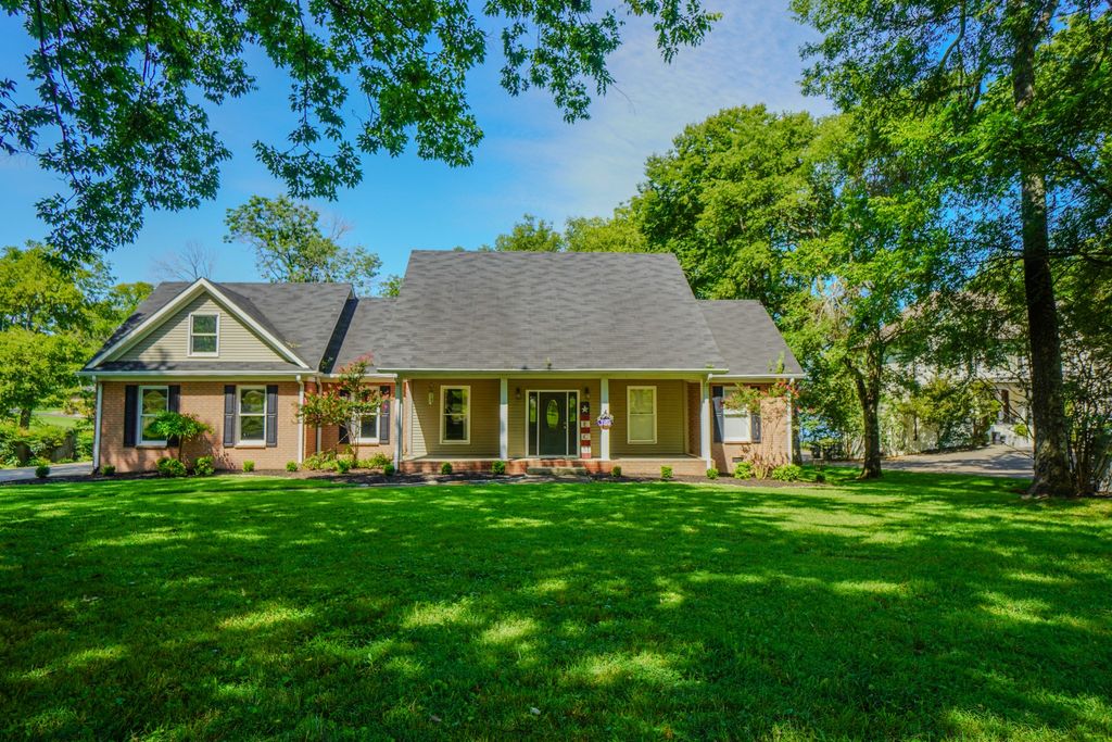 242 Lake Terrace Dr, Hendersonville, TN 37075