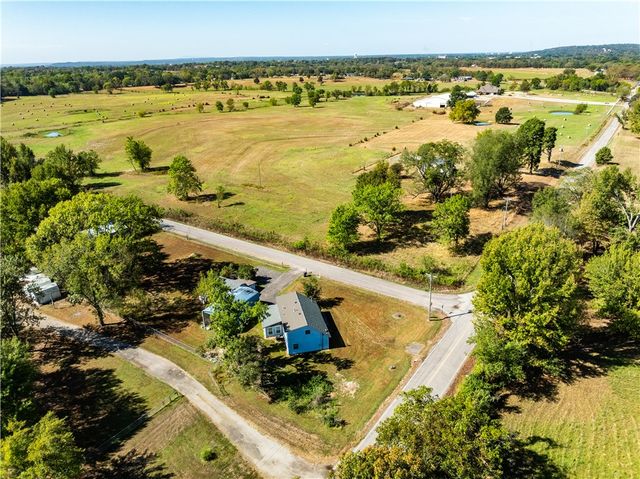 5504 Hilltop Road, Van Buren, AR 72956
