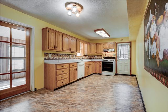 5504 Hilltop Road, Van Buren, AR 72956