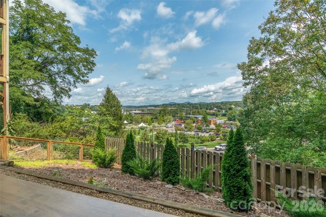 45 Logan Circle, Asheville, NC 28806