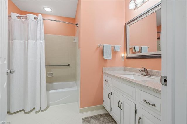 53 Sandie Point LN, Portsmouth, VA 23701