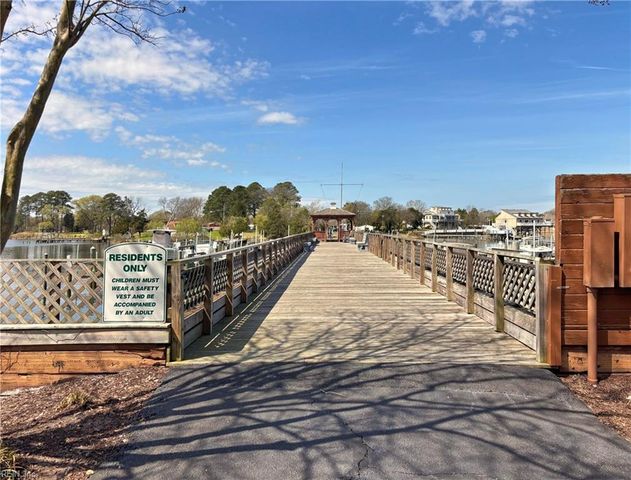 53 Sandie Point LN, Portsmouth, VA 23701