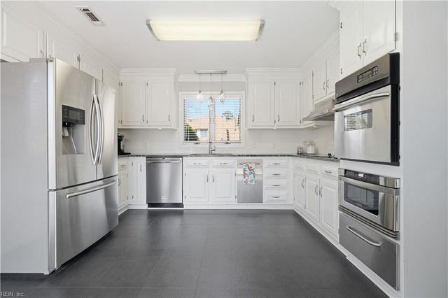 53 Sandie Point LN, Portsmouth, VA 23701