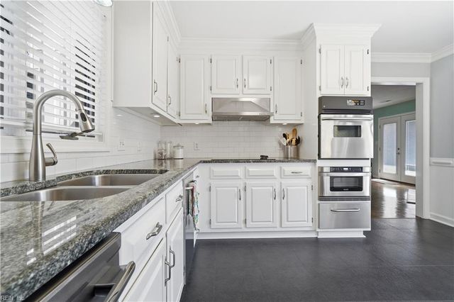 53 Sandie Point LN, Portsmouth, VA 23701