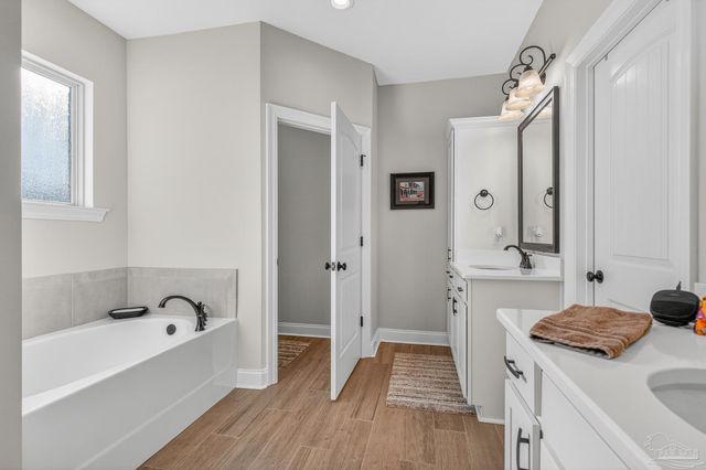 3066 Mountain Laurel Tr, Cantonment, FL 32533