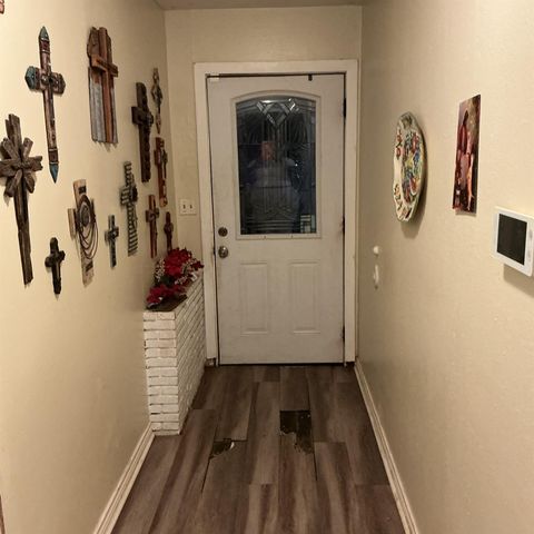 517 N Lake Avenue, Eagle Lake, TX 77434